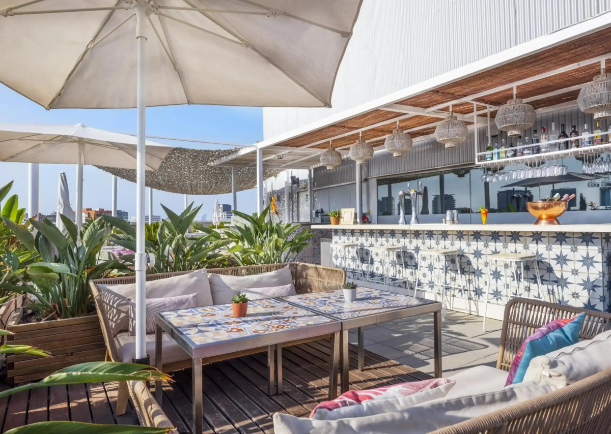 Отель Barcelona Condal Mar Affiliated by Meliá