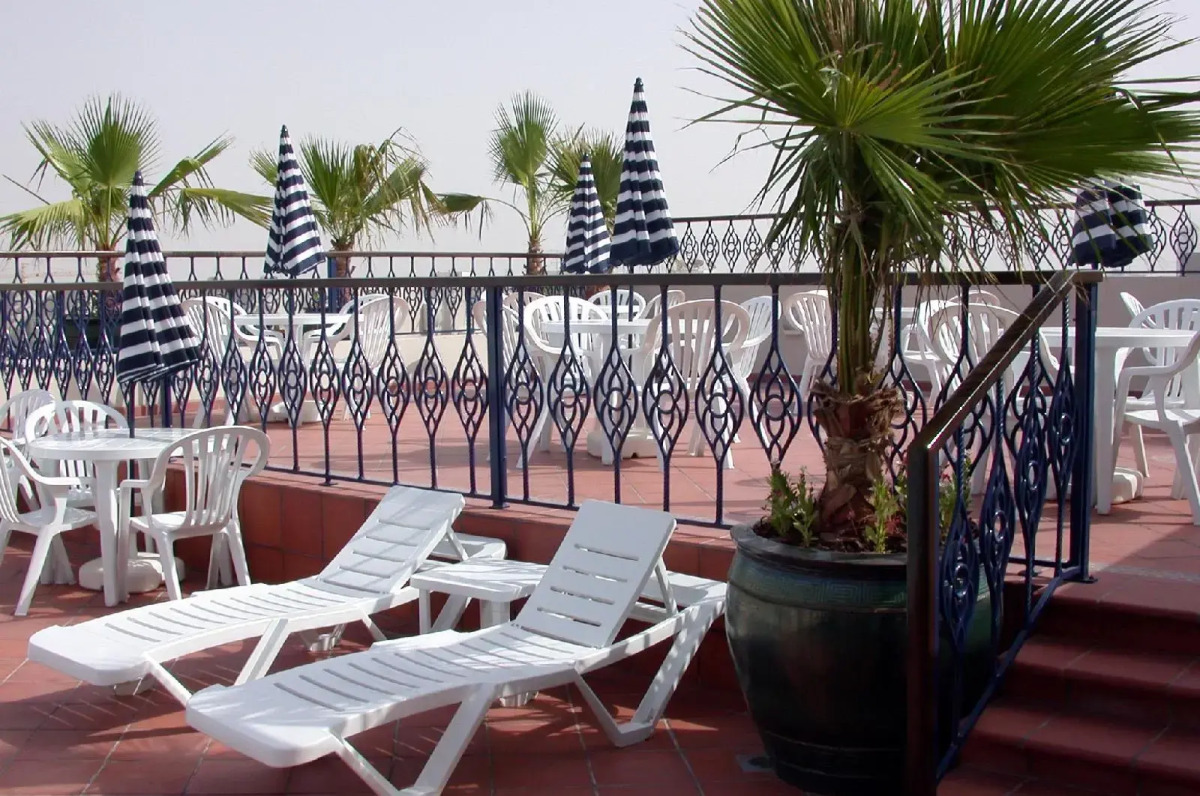 Отель Wescott Plaza Hotel Apartment