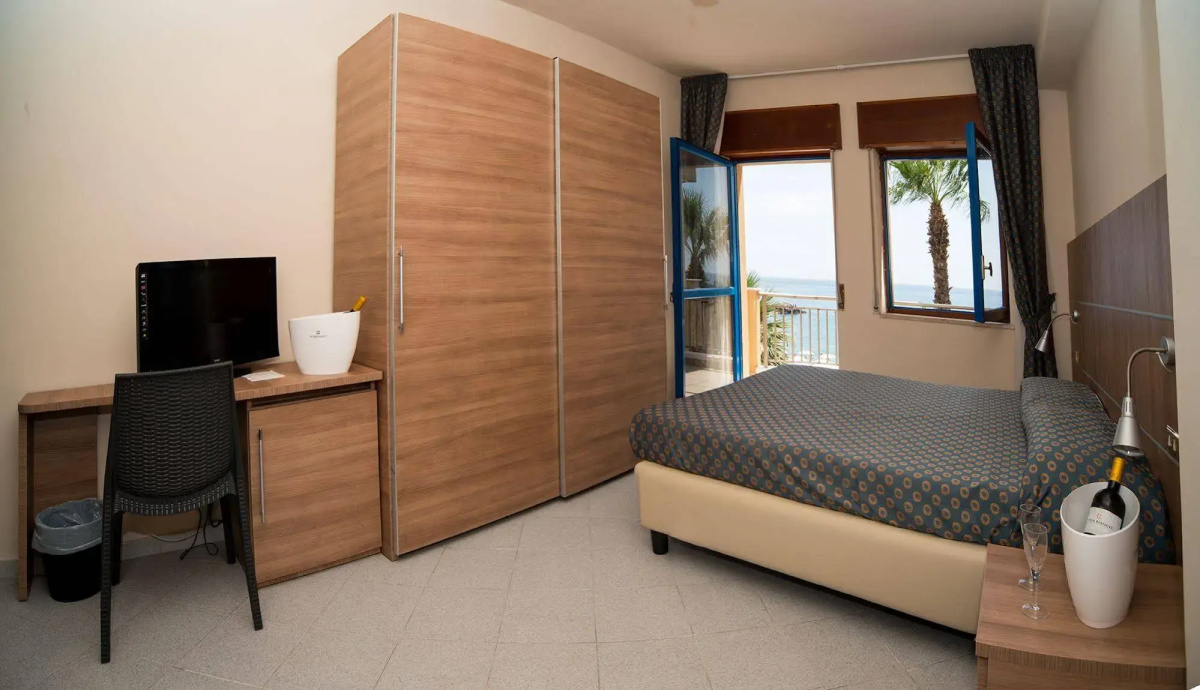 EliHotel