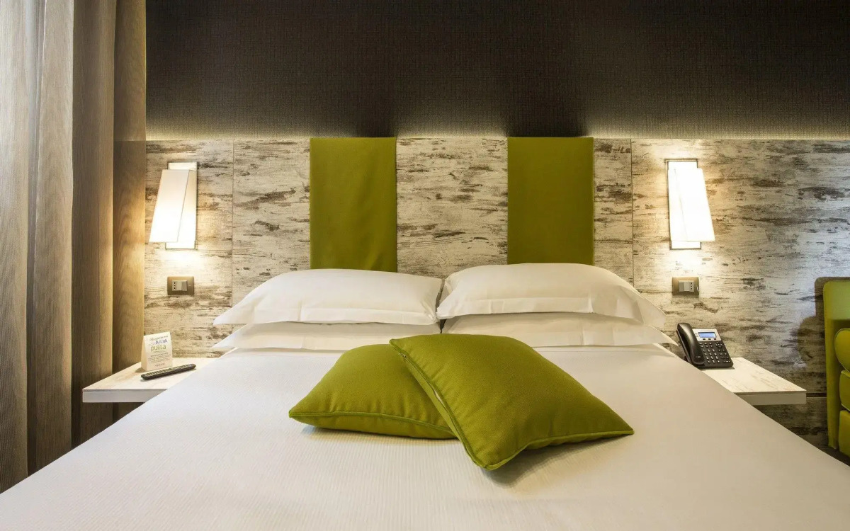 Отель The Guardian