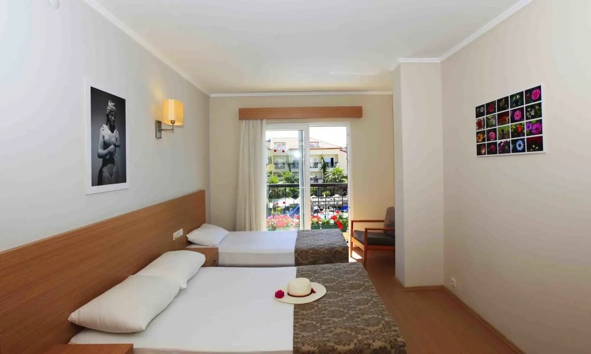 Sun City Apartments & Hotel