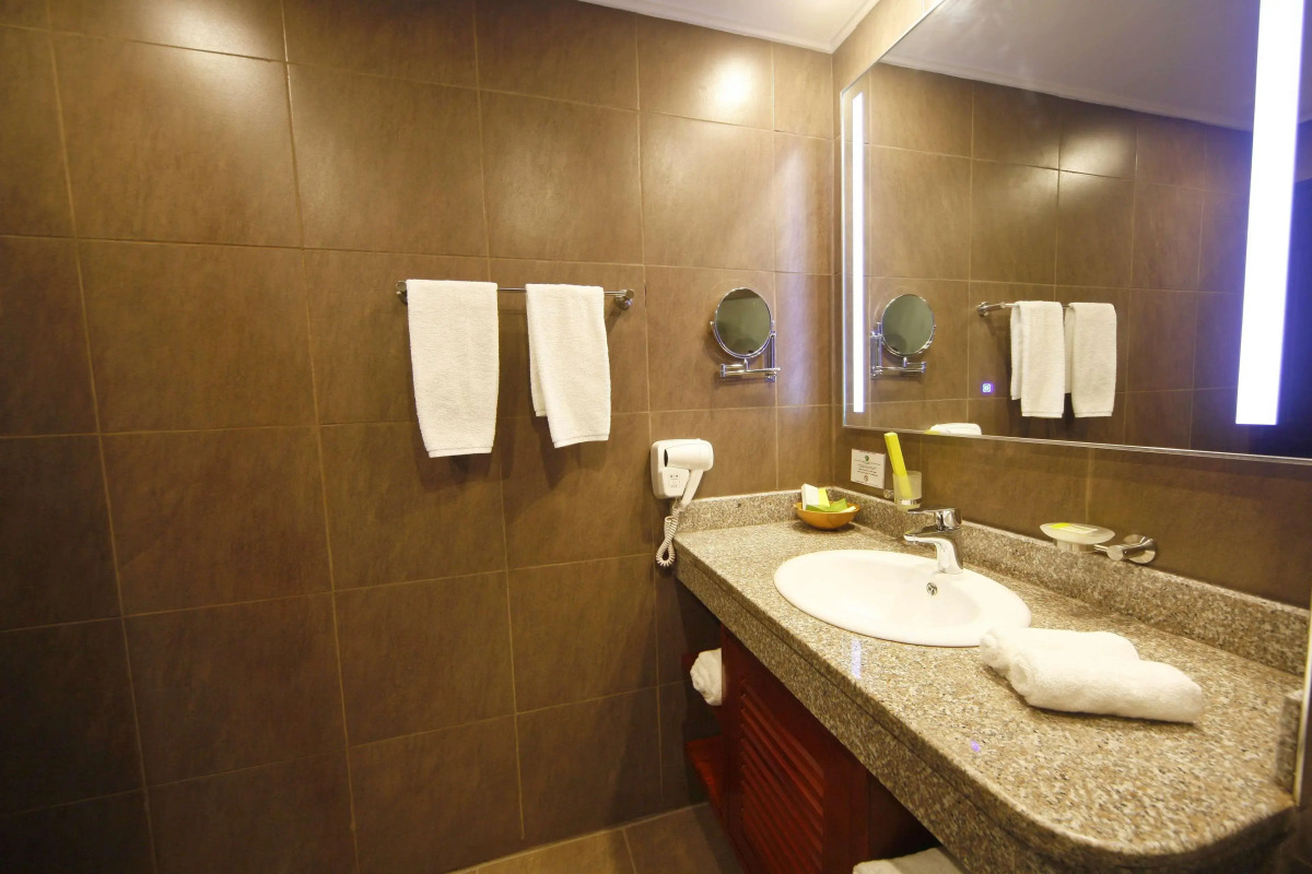 Отель Best Western Premier Garden Entebbe