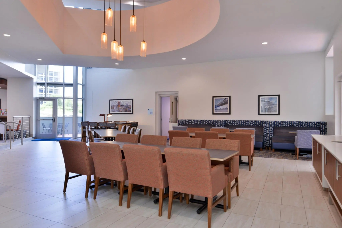 Holiday Inn Express New Orleans - St Charles (ex Modern Hotel)