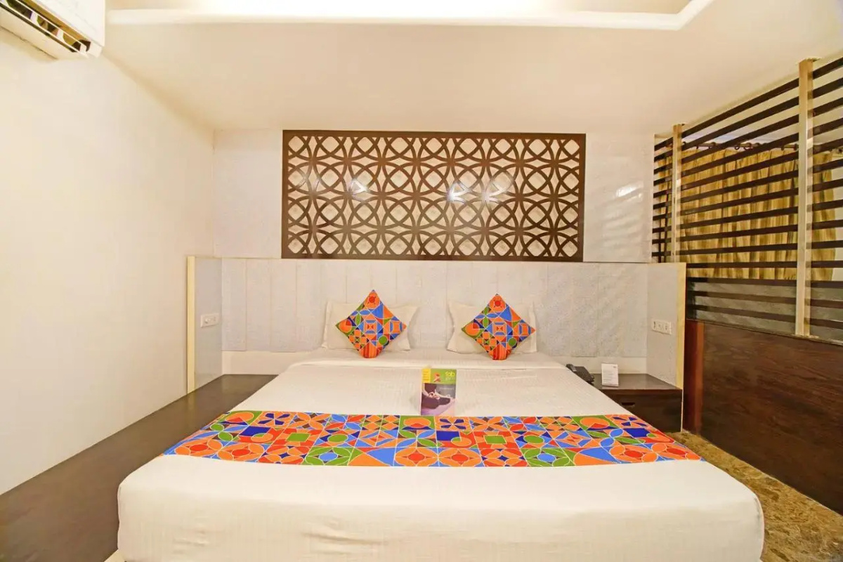 Fabhotel White Klove