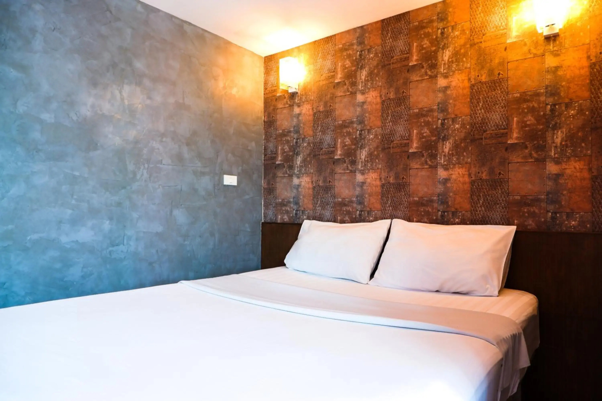 18 Coins Budget Hotel