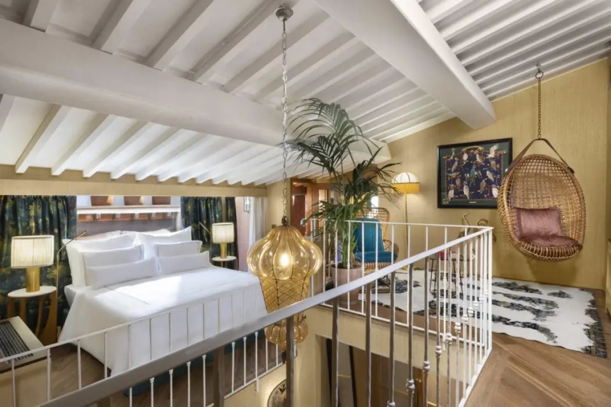 J And J Historic House Hotel