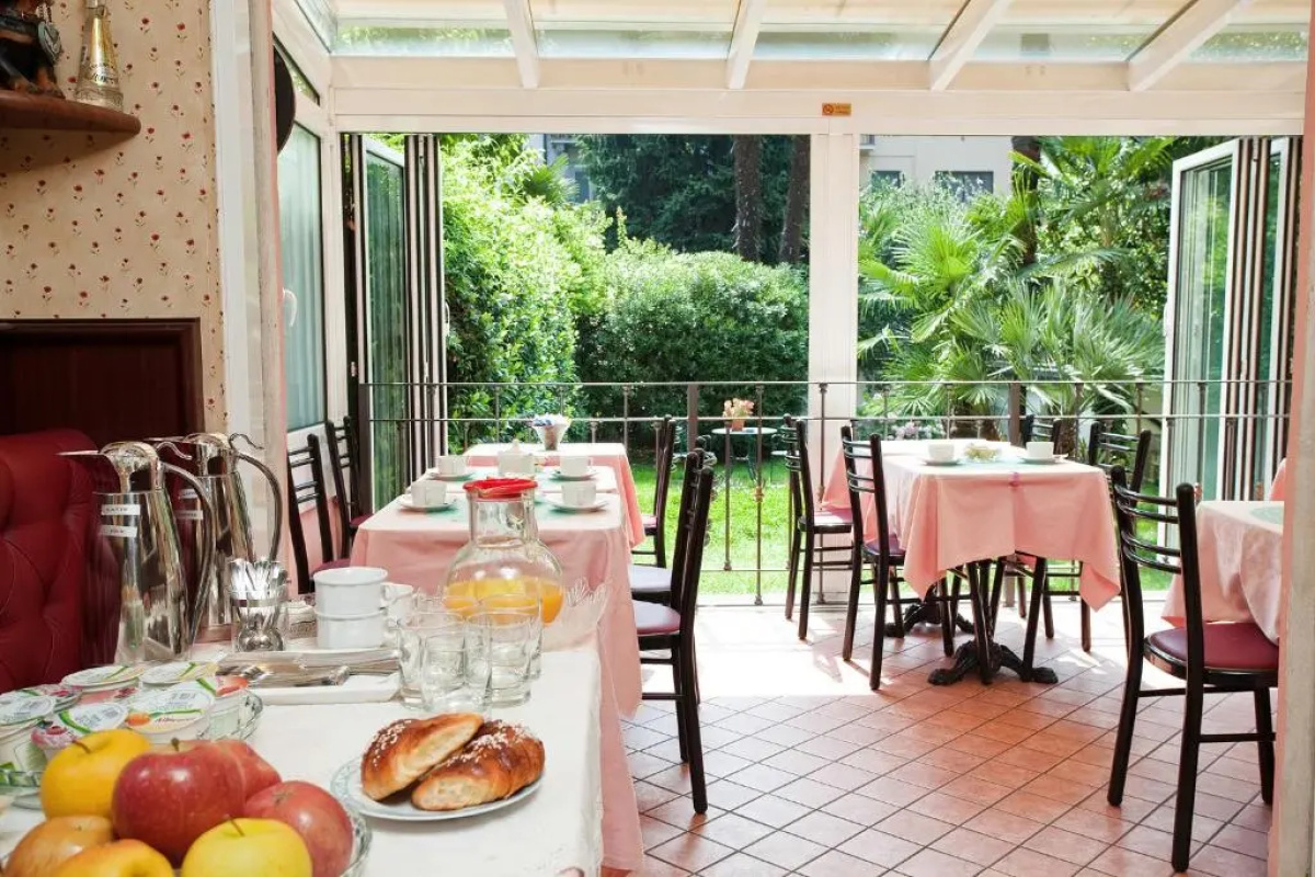 Charly Hotel