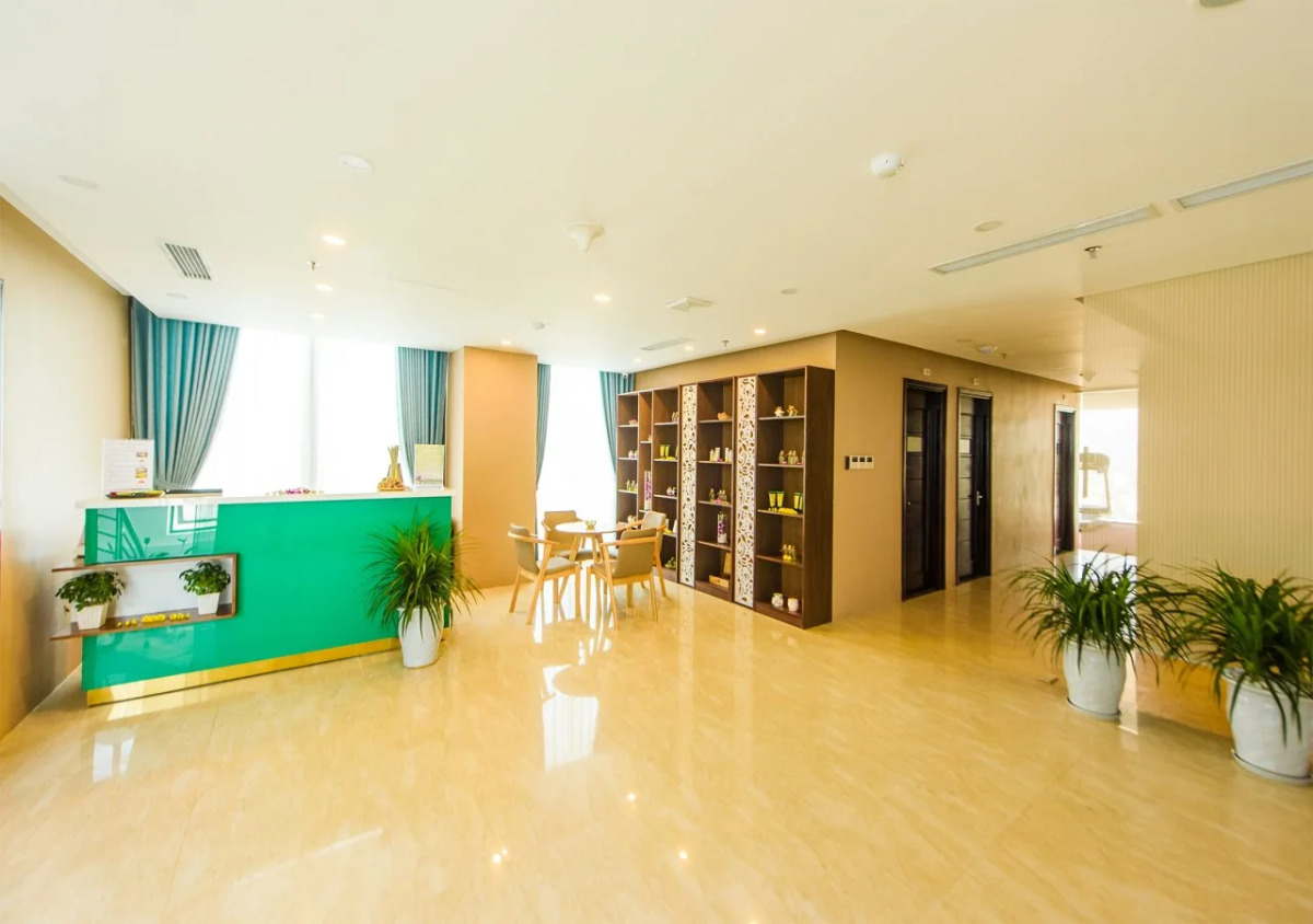 Yarra Ocean Suites Danang