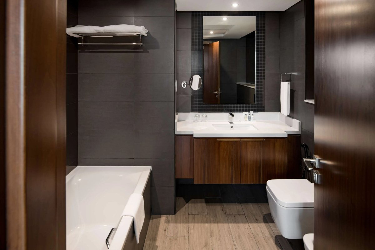 Отель Radisson Blu Hotel, Dubai Canal View