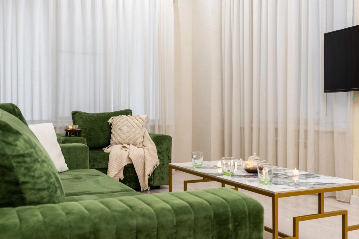 Bon voyage на улице Даниялова