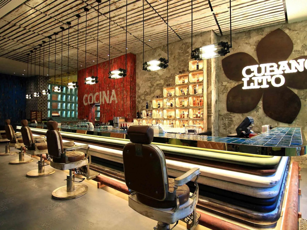 Отель ibis One Central Hotel