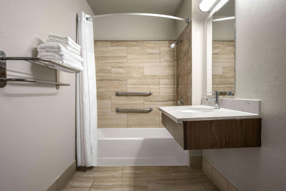 Days Inn by Wyndham Fresno South