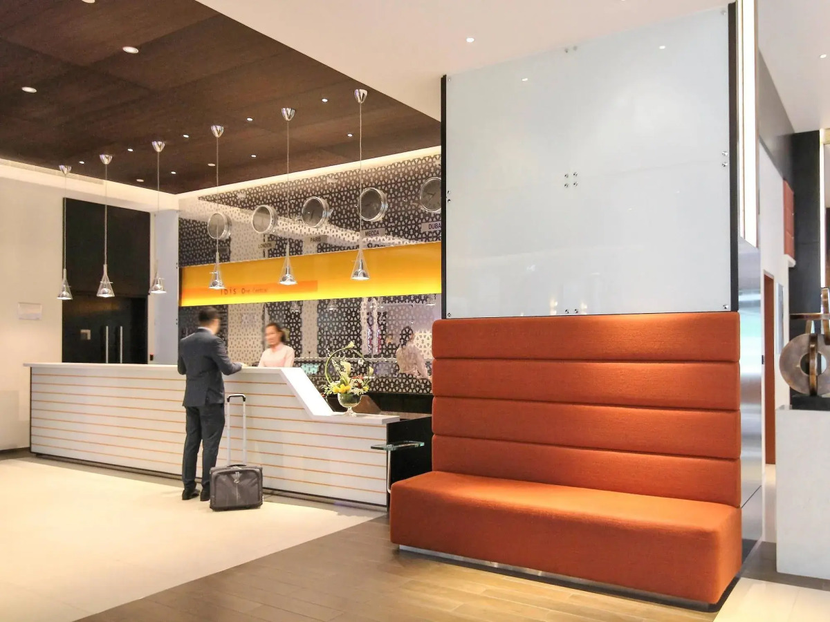 Отель ibis One Central Hotel