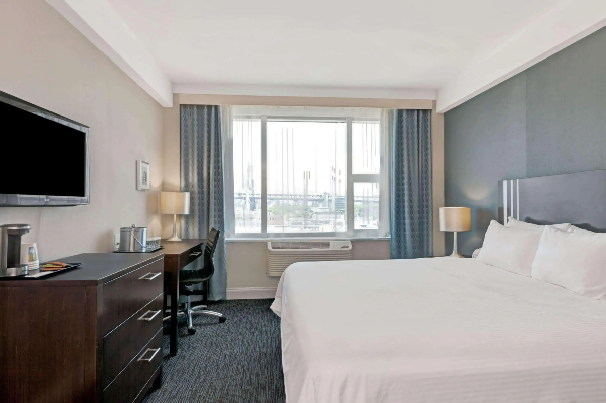 Wyndham Garden Long Island City Manhattan View Hotel