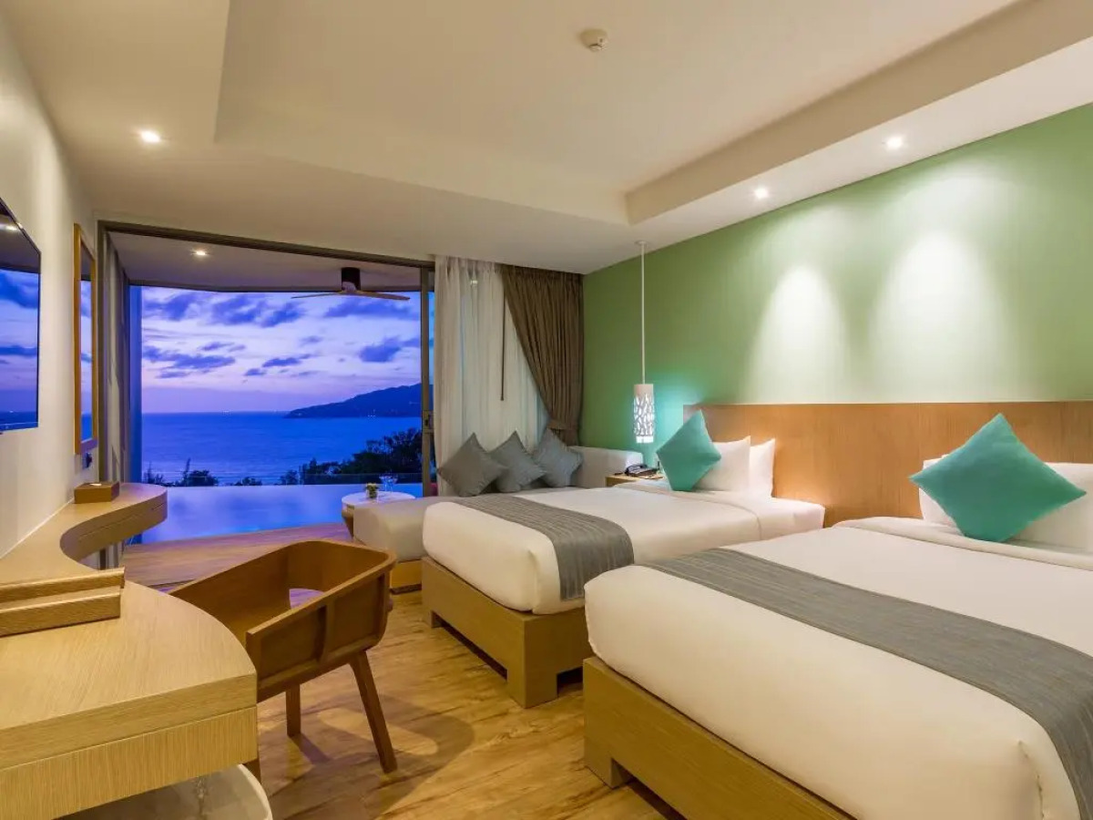 Crest Resort & Pool Villas