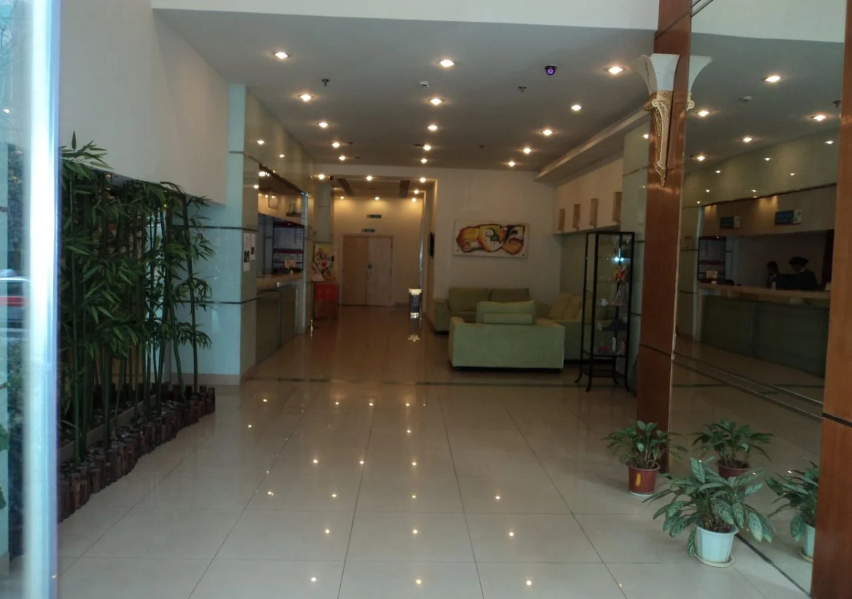 Ji Hotel (Shanghai Hailun Road Metro Station)