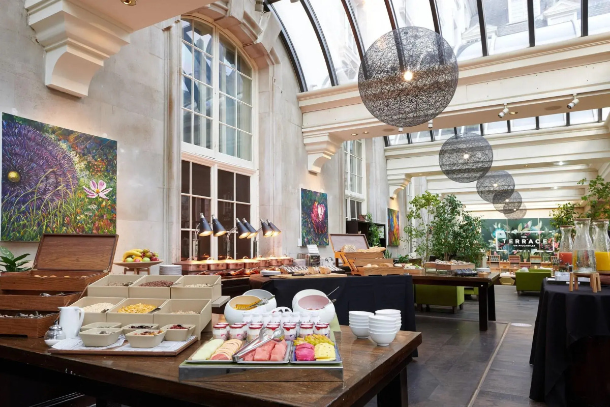 Отель The Dilly