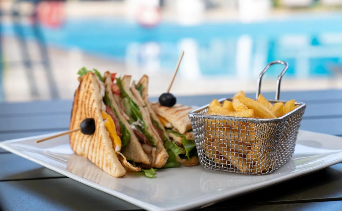 Coral Strand Smart Choice Hotel