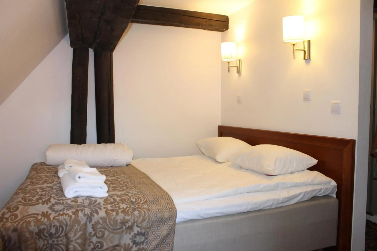 Отель Three Crowns Residents