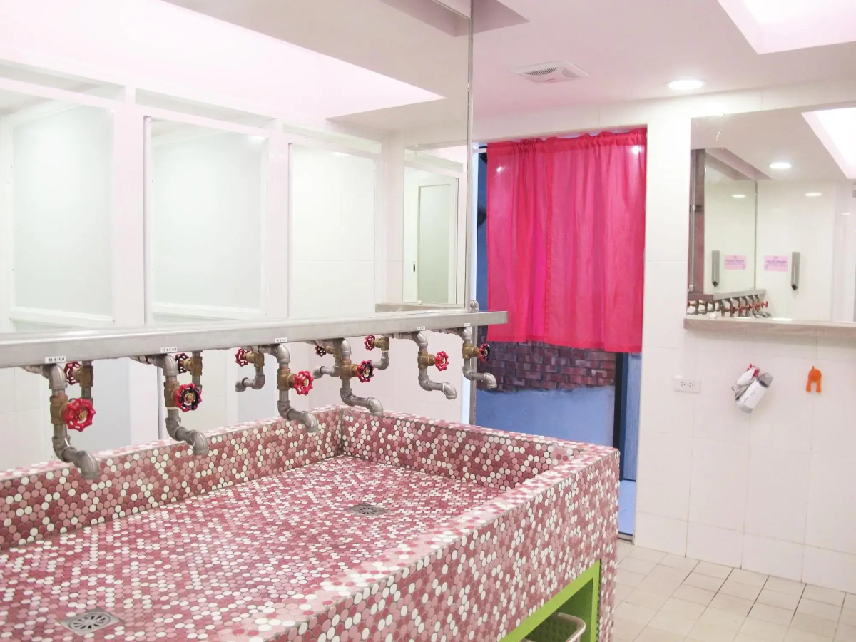 Uno Backpackers Inn