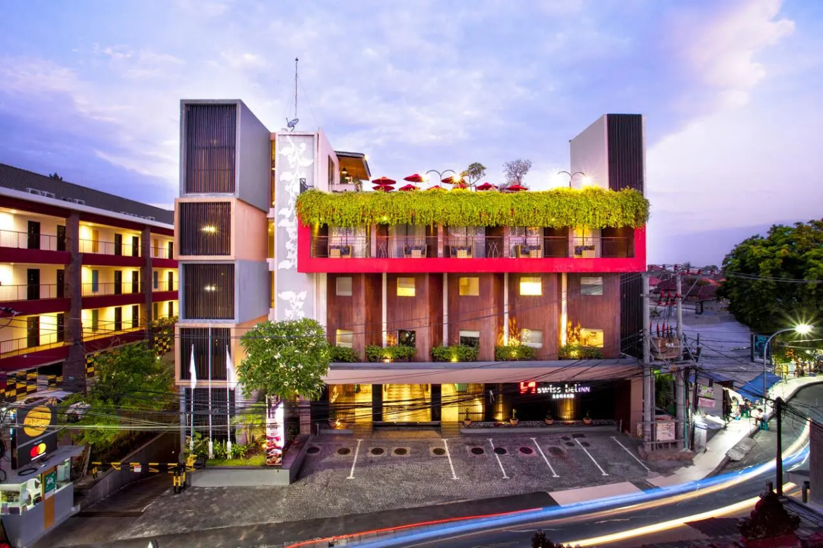 Отель Sevn Legian