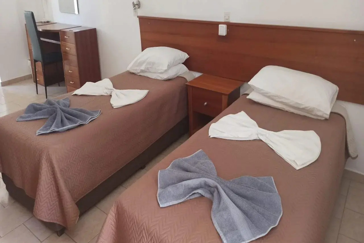 Coliseum Studios & Apartments