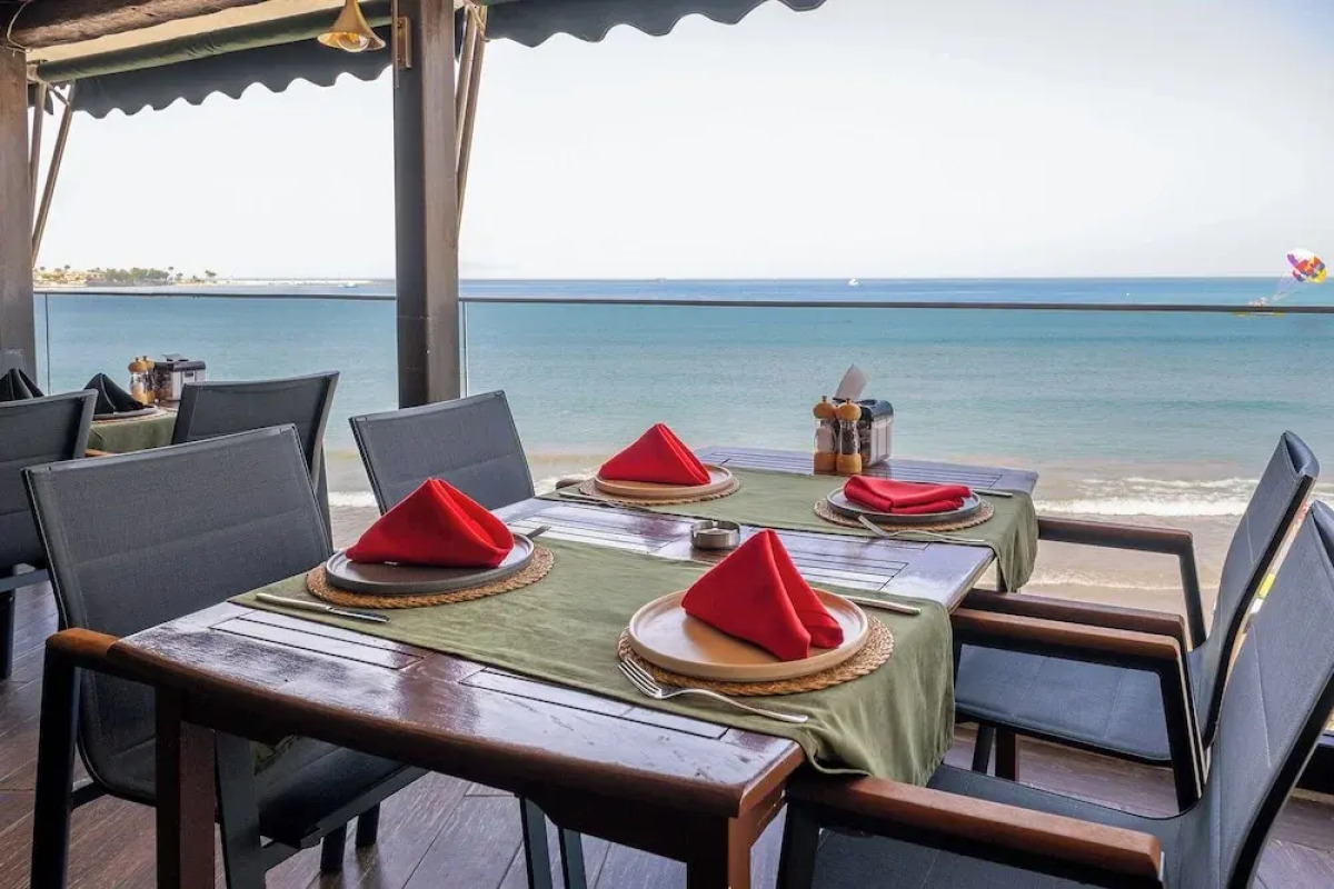 Tropic Beach Club Side