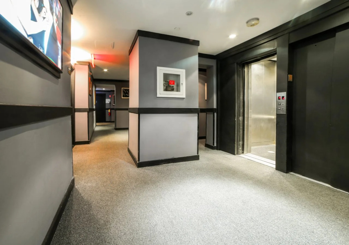 Night Hotel Broadway