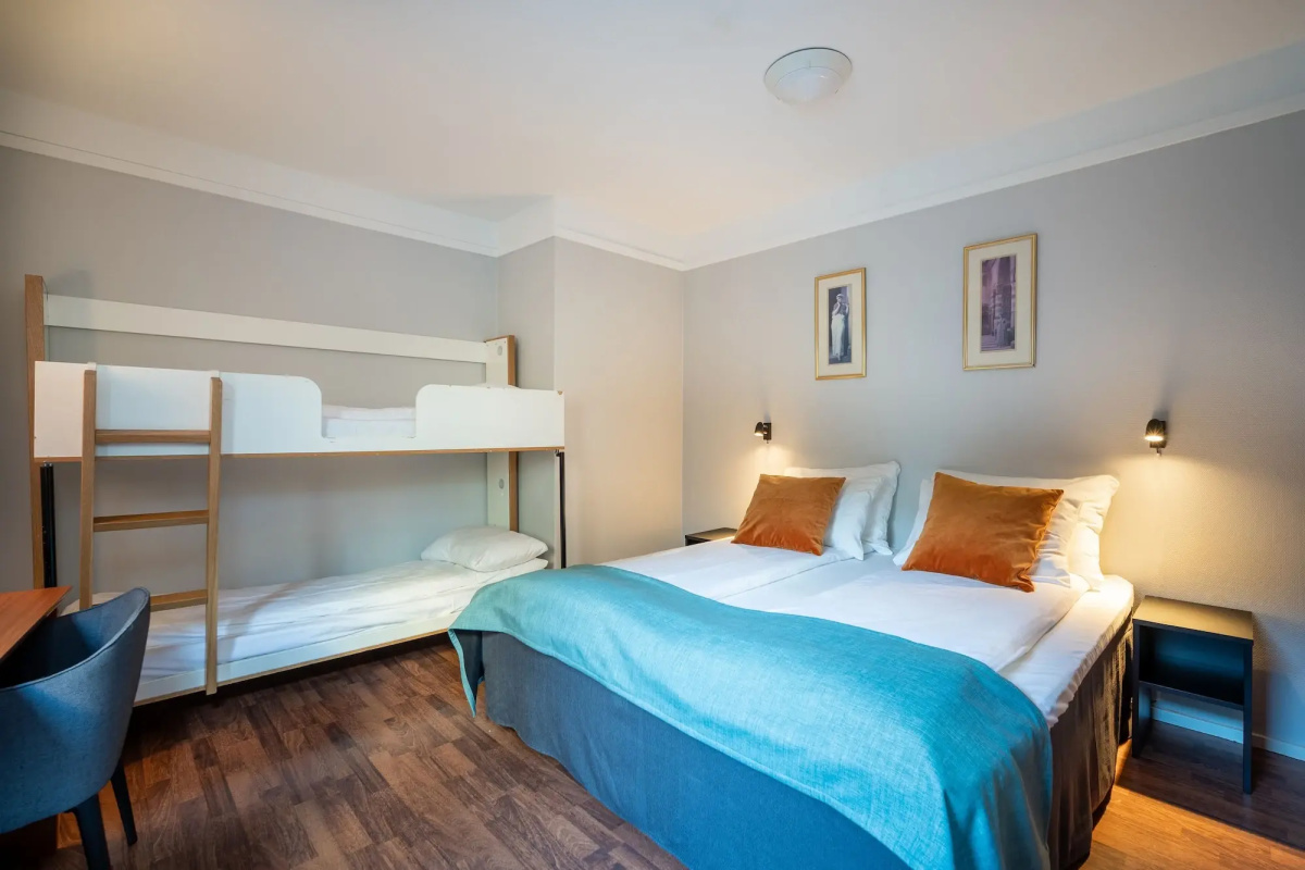 Enter Amalie Hotel