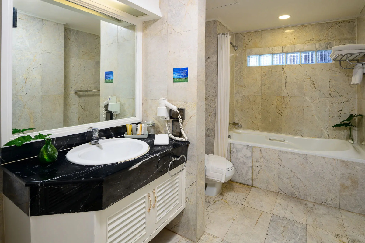 Kingston Suites 