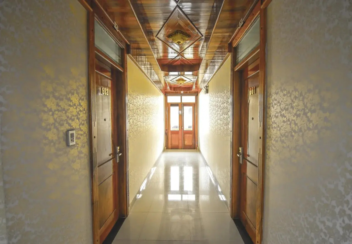 San San Hotel
