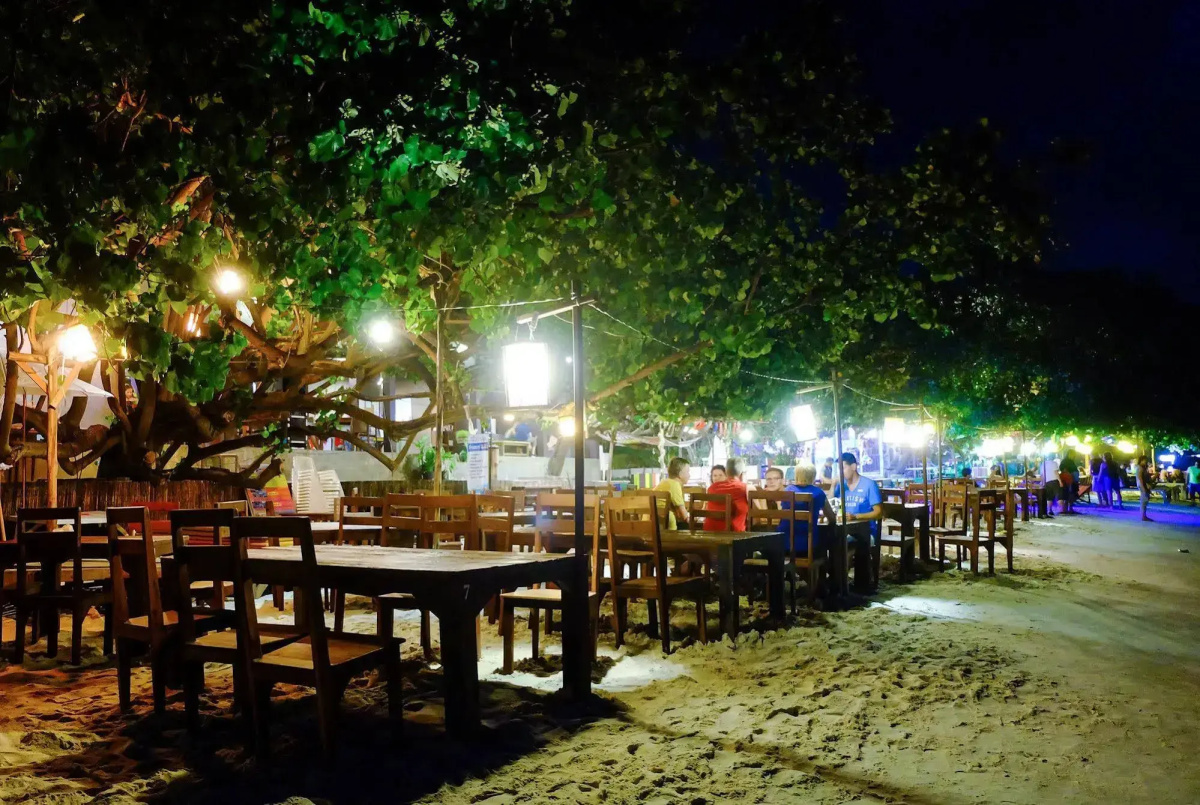 LaLune Beach Resort