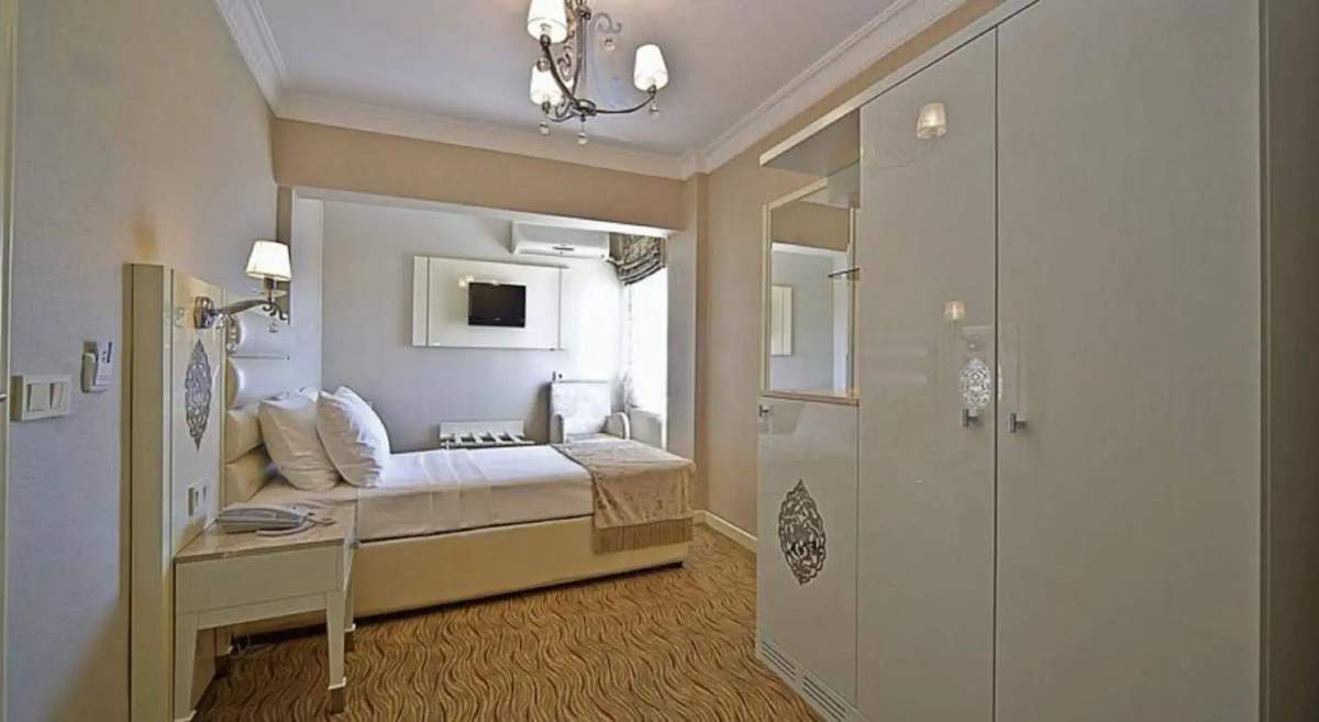 Royce Hotel