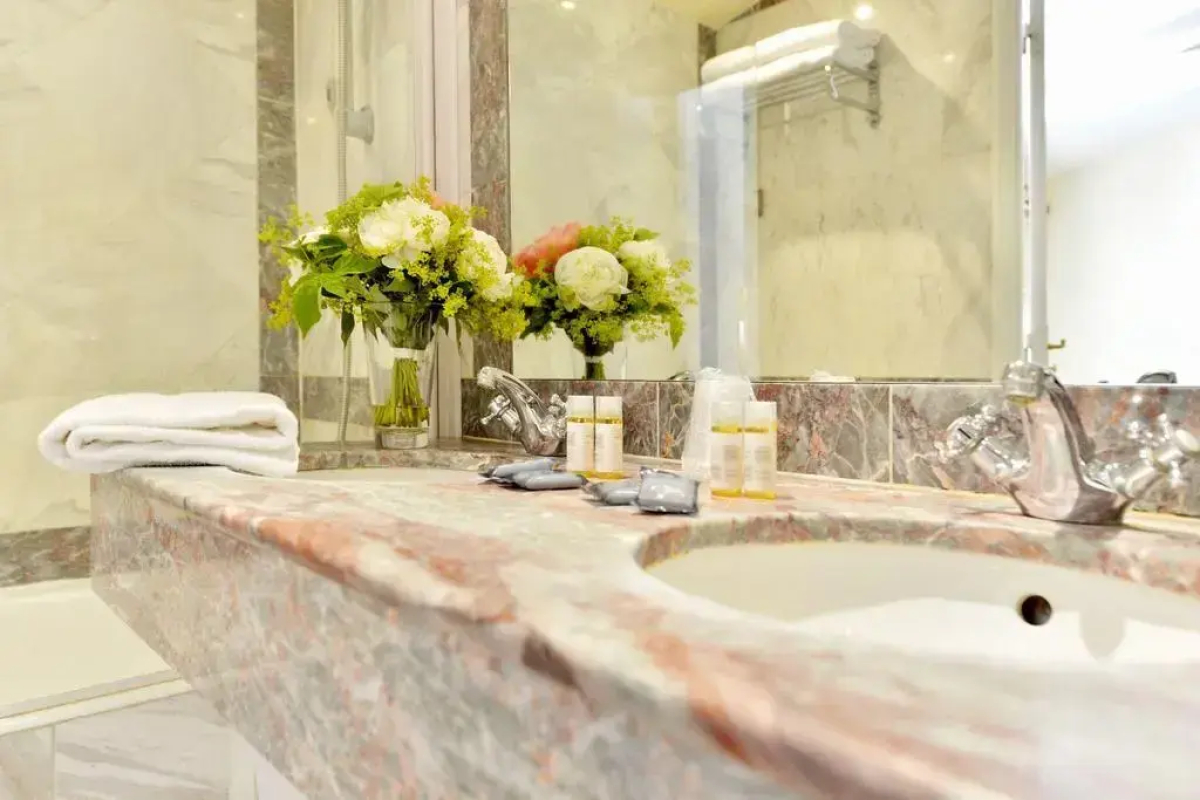 Hôtel Suites Unic Renoir Saint Germain