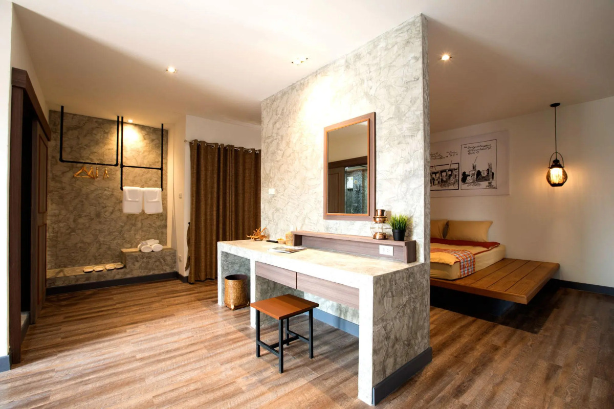 Boutique Poo-Yai Lee