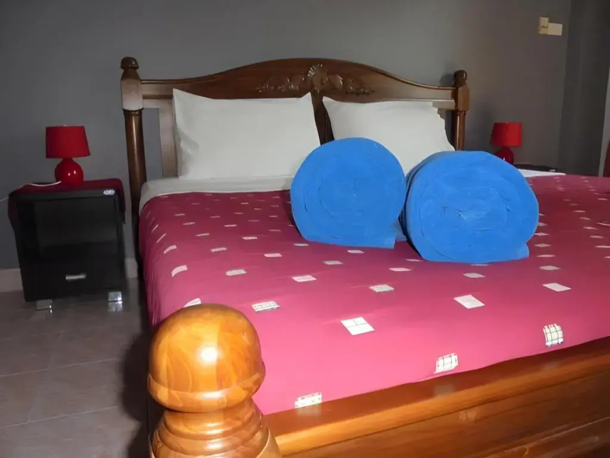 Robin’s Nest Guesthouse & Restaurant