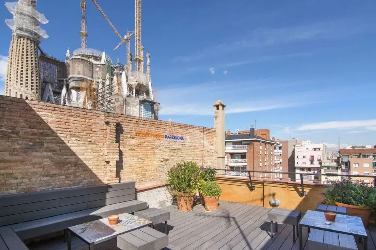Happy People Sagrada Familia
