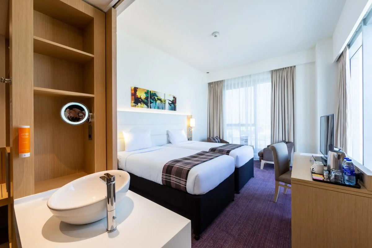 Отель Premier Inn Dubai Dragon Mart