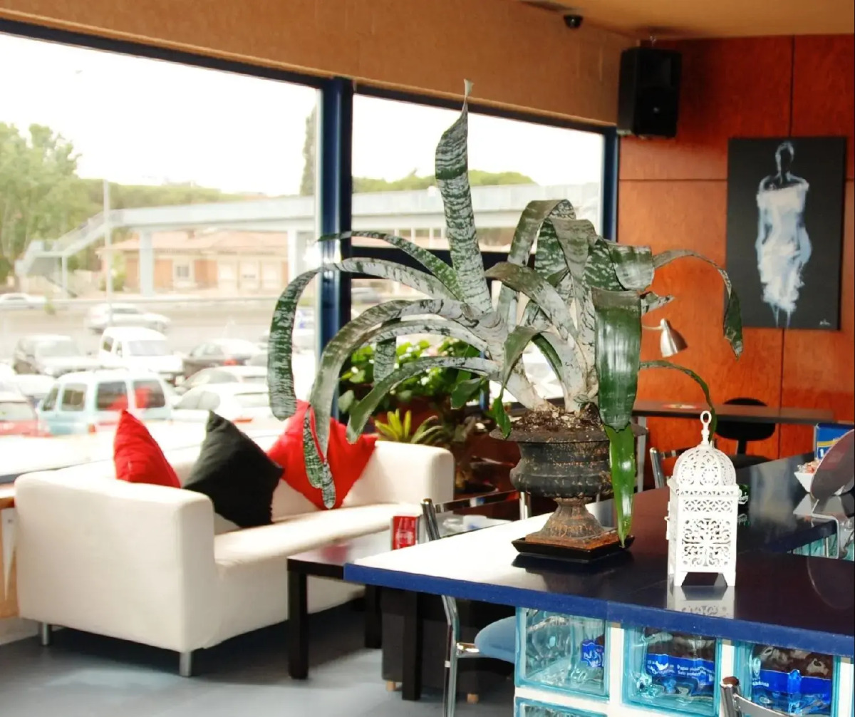 AP Hotel and Parking