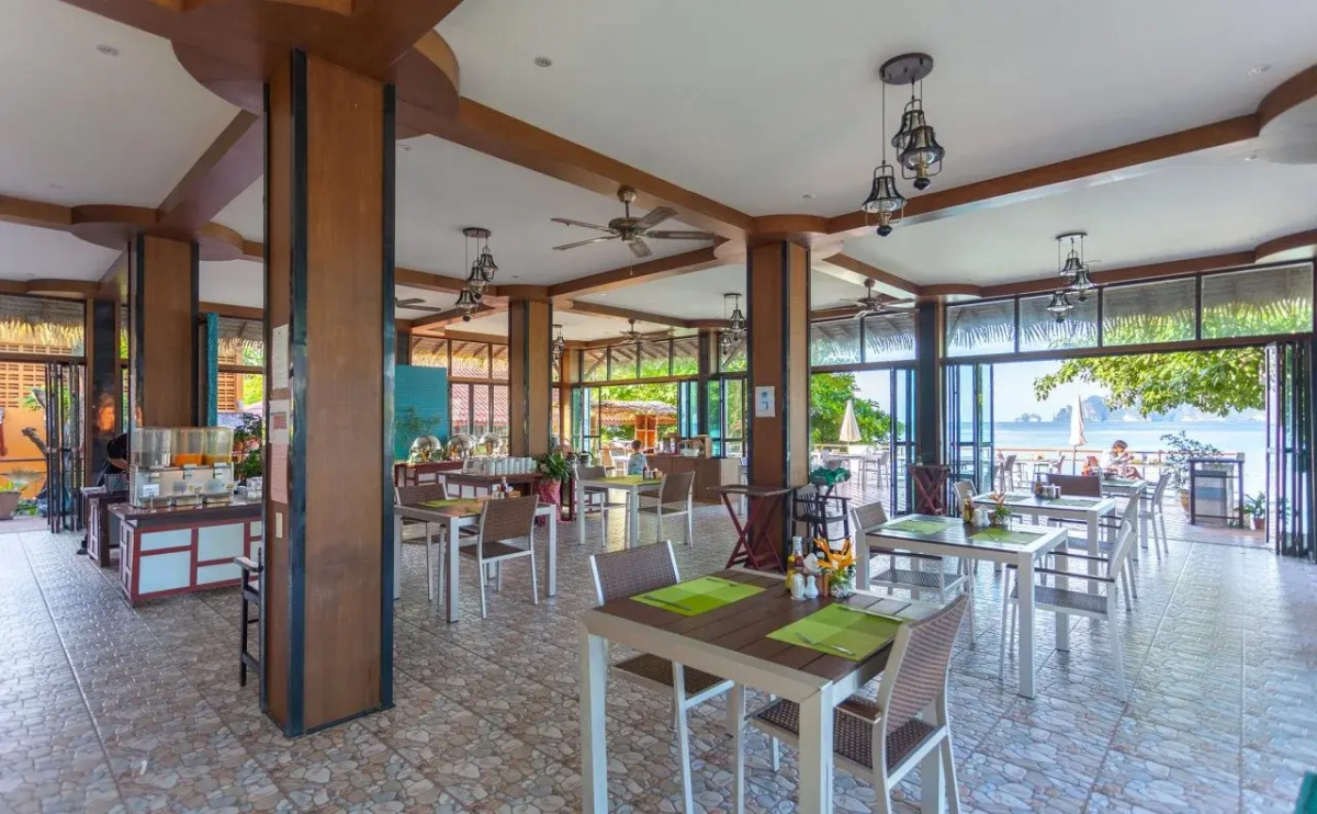 Phi Phi Long Beach Resort & Villa