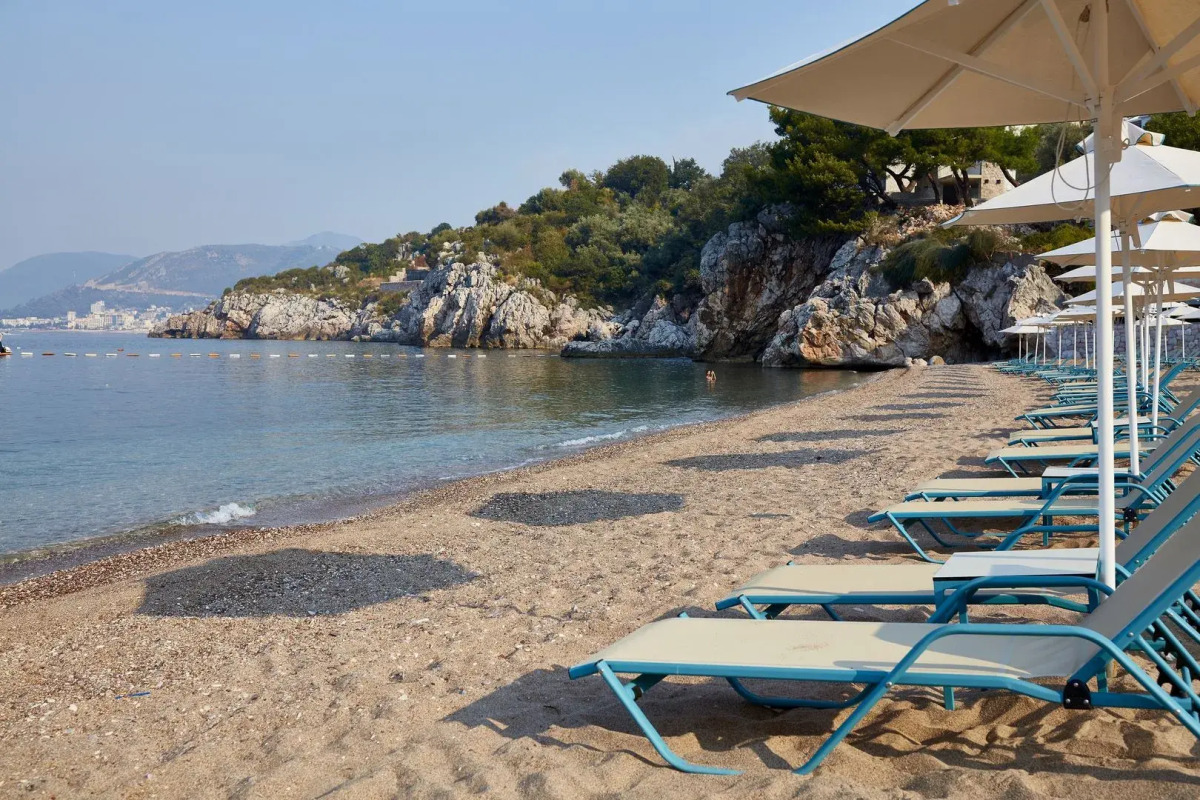 Maestral Resort & Casino