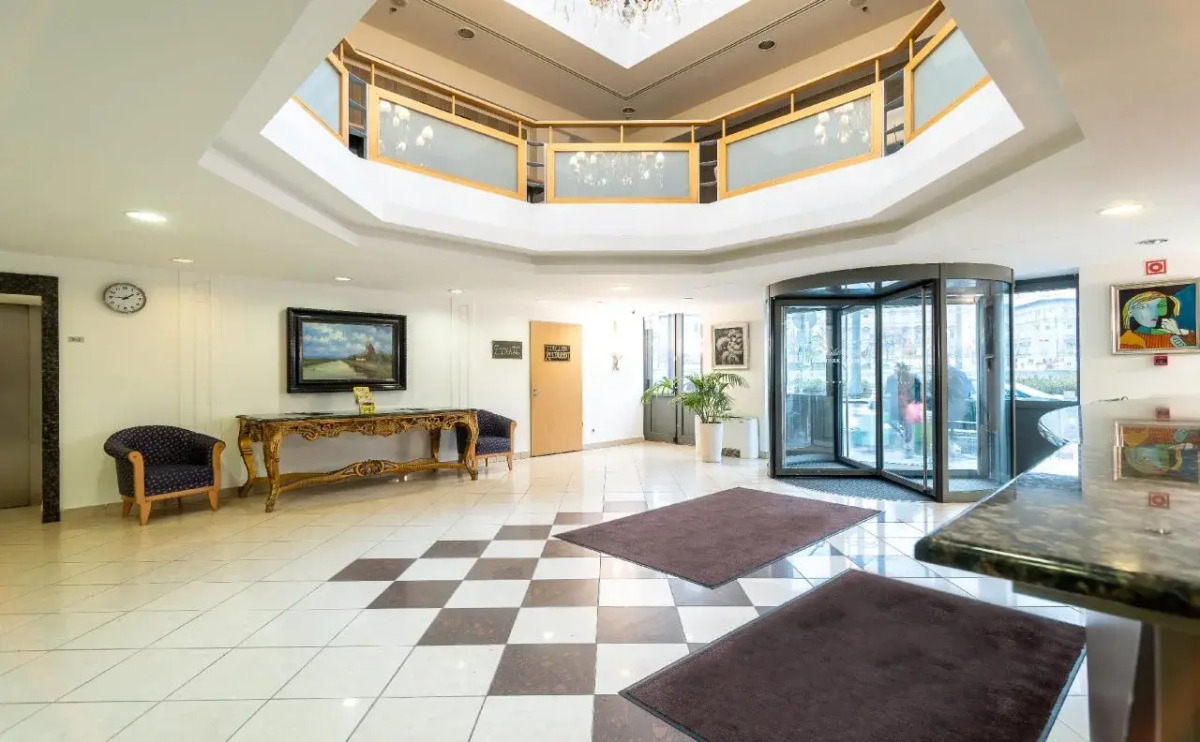 Отель East City