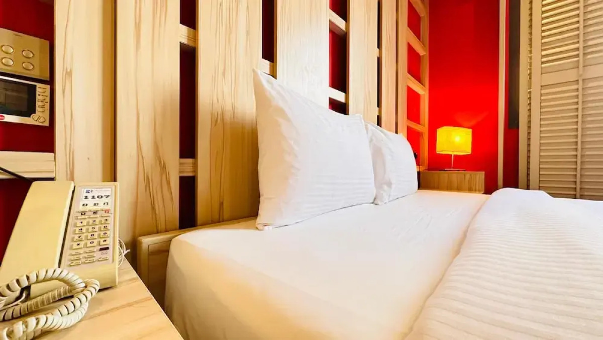 Отель Reflections Hotel