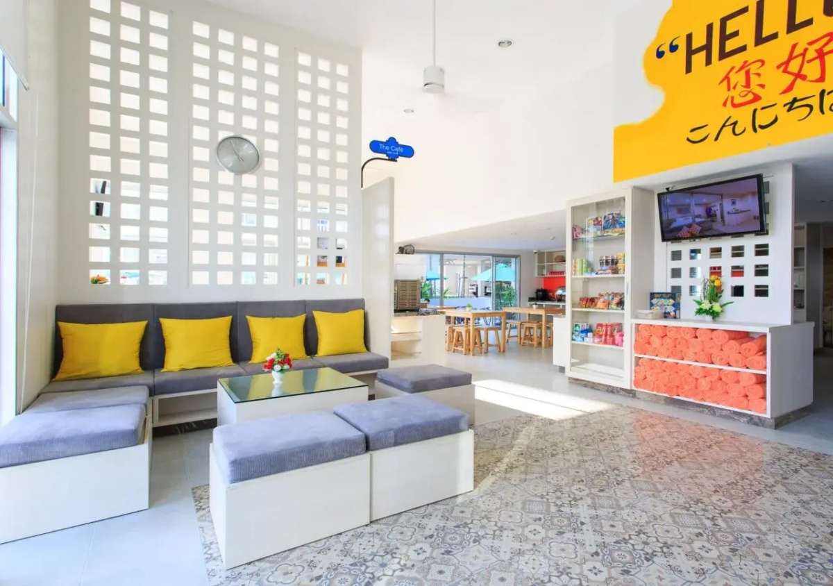Отель Recenta Suite Phuket Suanluang