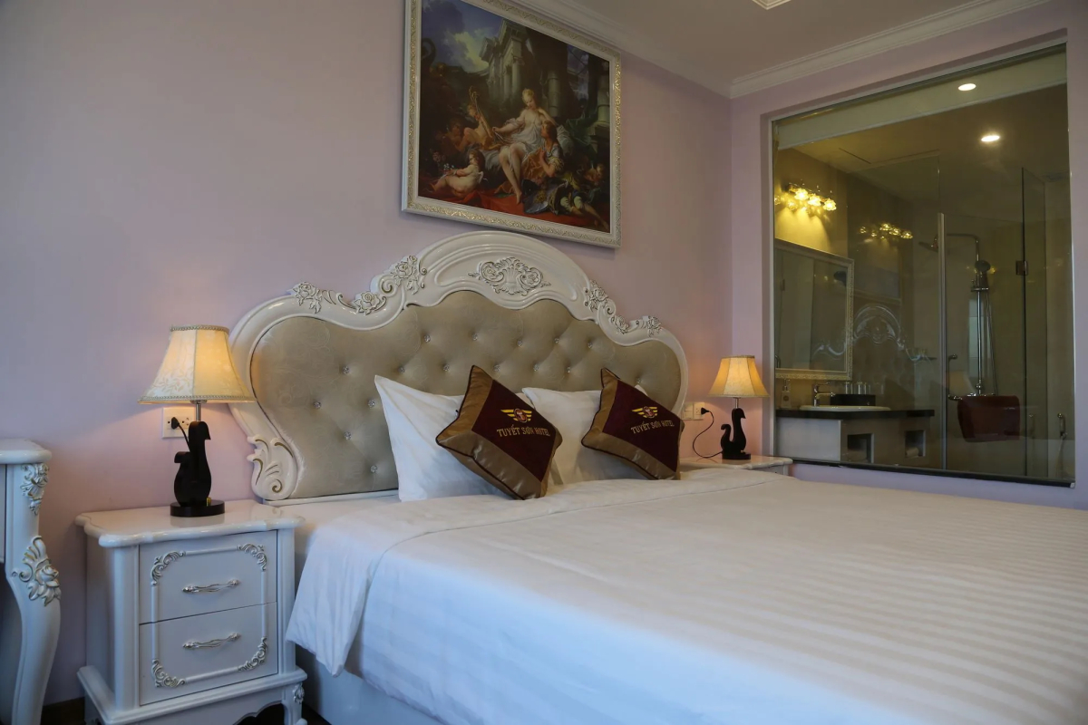 Tuyet Son Hotel