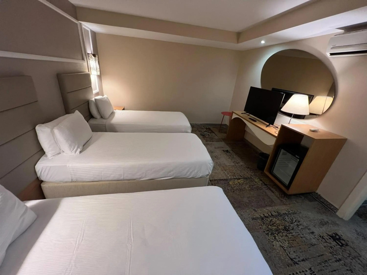 Отель All Seasons