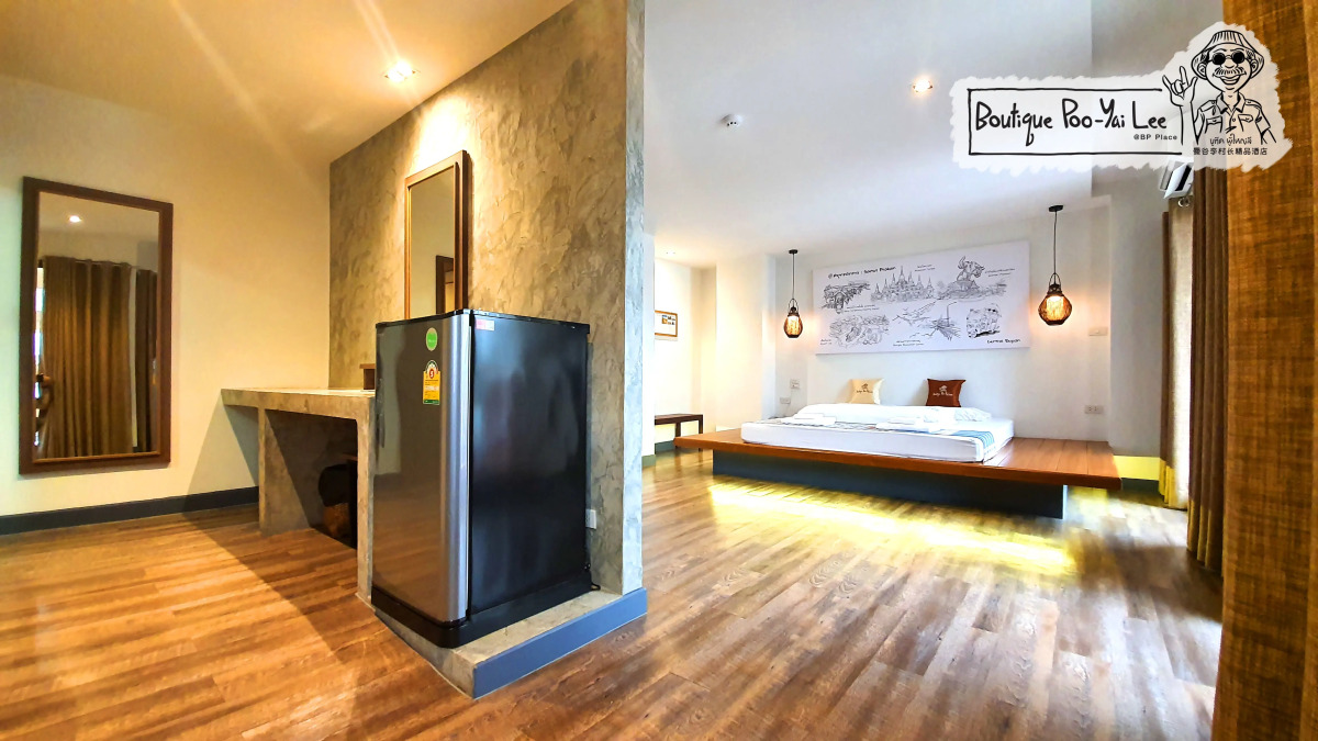 Boutique Poo-Yai Lee