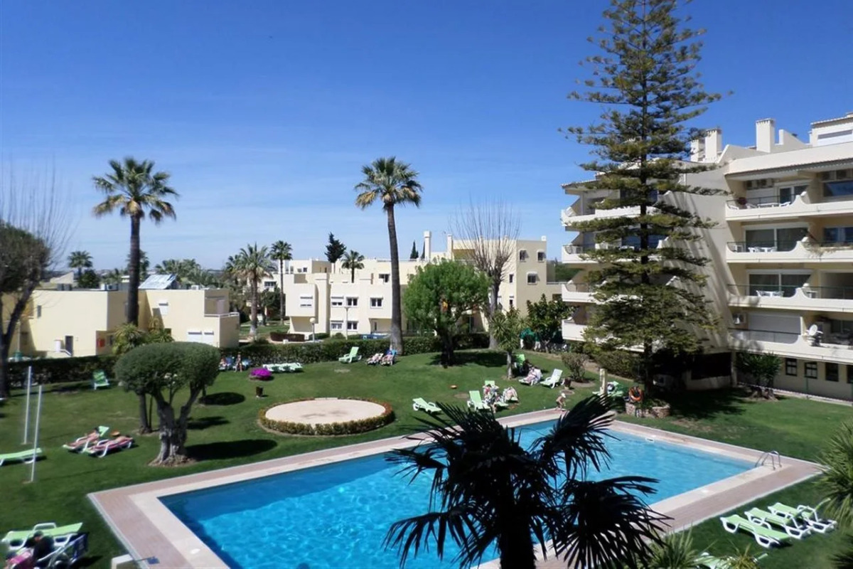 Parque Mourabel, Oasis Village, Pe do Lago