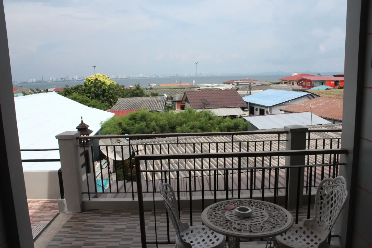 Bee Orchid Pool Villa