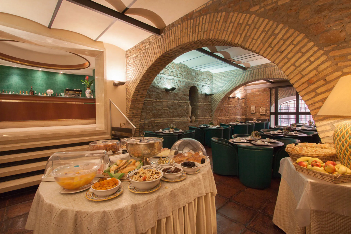 Laurentia Hotel